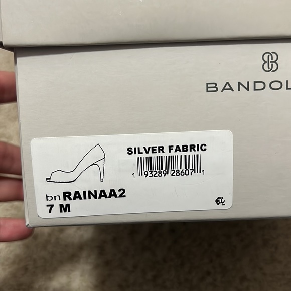 Silver Pumps Size 7 - Picture 5 of 5